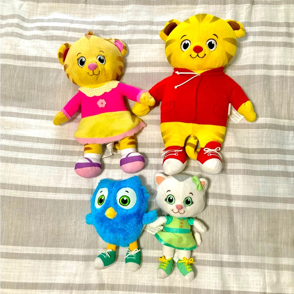 Daniel Tiger Friends Margaret Katerina Owl Stuffed Plush Talking Singing Bundle